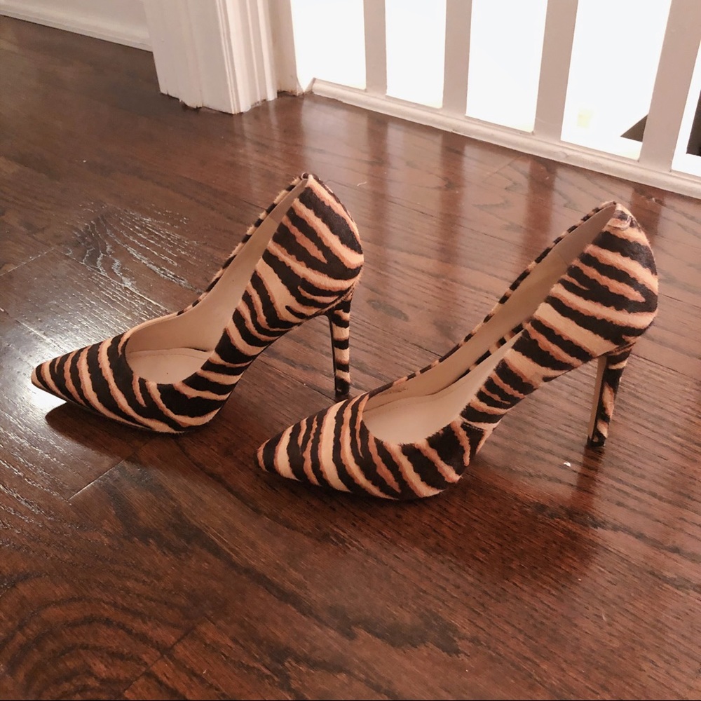Zebra calf hair pump